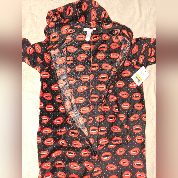 Pillow Talk Halloween Vampire Fangs Pajama Onesie Womens Medium - Picture 5 of 5